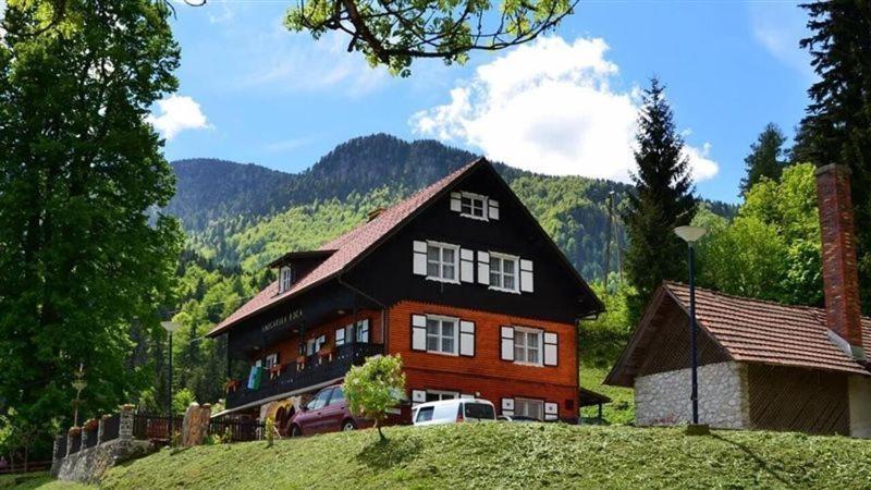 Smucarska Koca Bed & Breakfast Kotlje Dış mekan fotoğraf